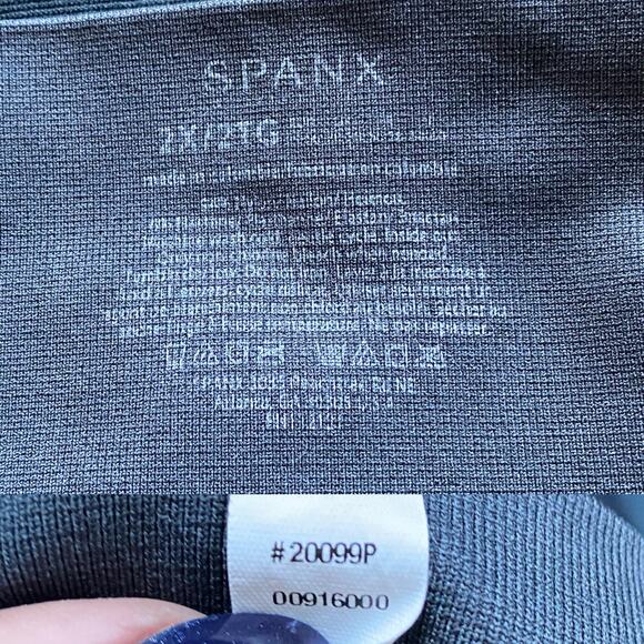 SPANX Look at Me Now Seamless Legging - Picture 4 of 4